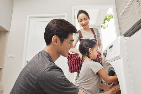 family loading a washer